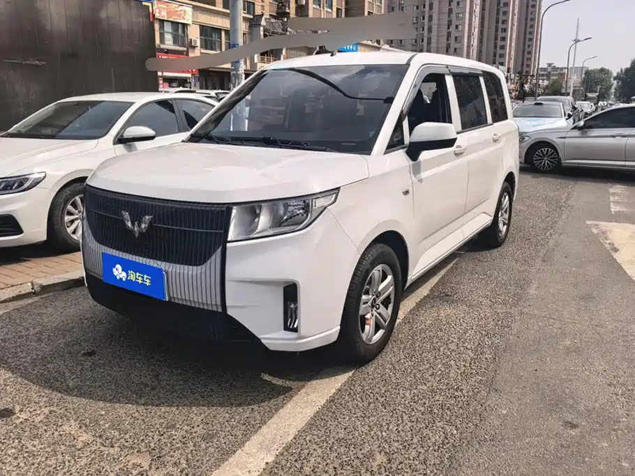 Wuling Hongguang PLUS 2023