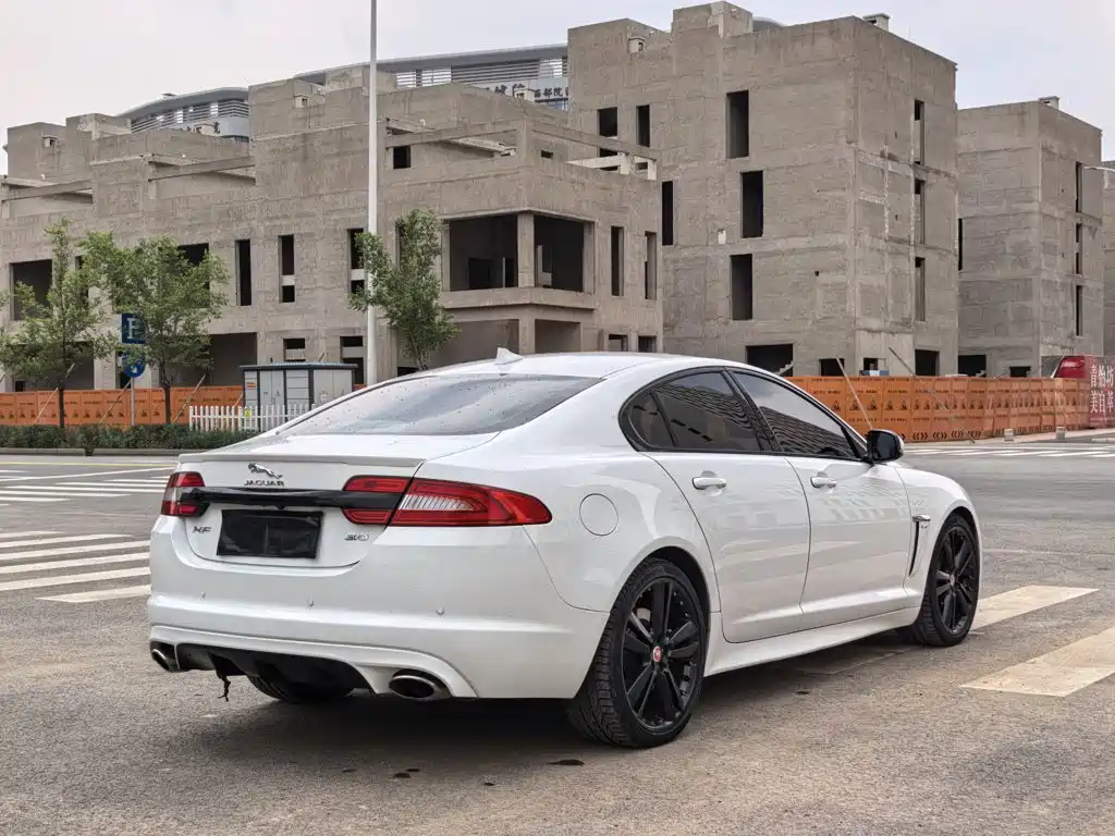 Jaguar XF 2014 — фото 10