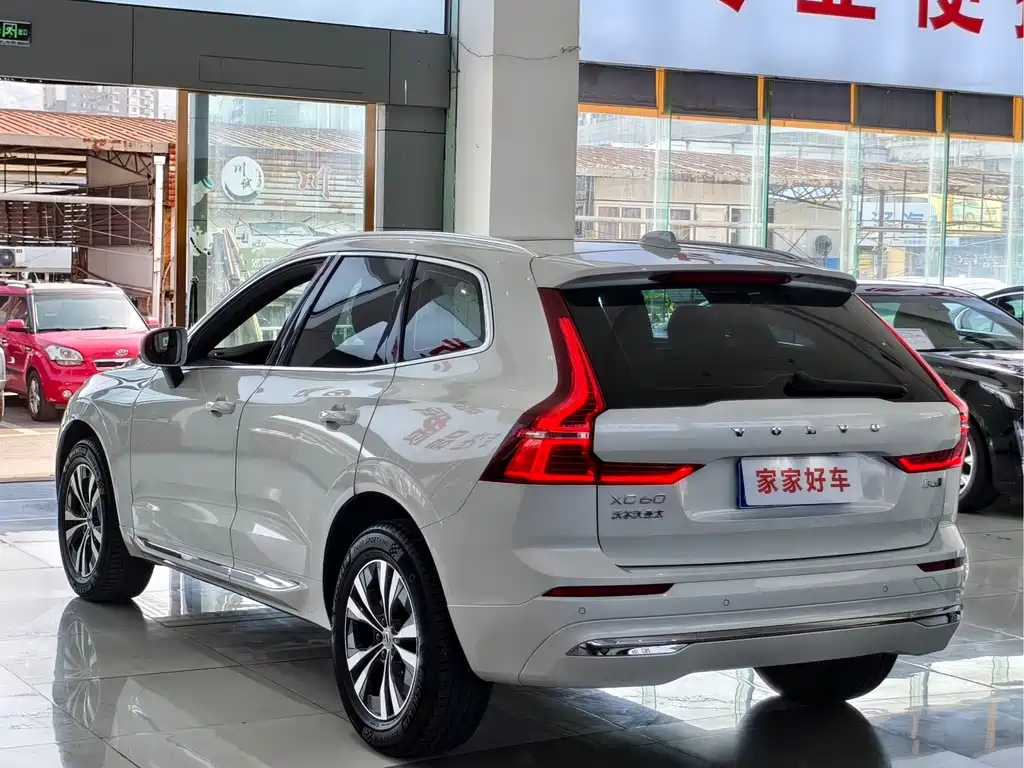 Volvo XC60 2022 — фото 17