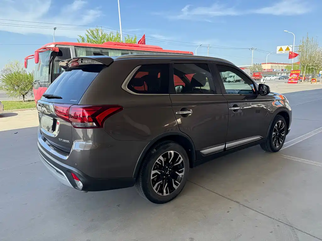 Mitsubishi Outlander 2019 — фото 17