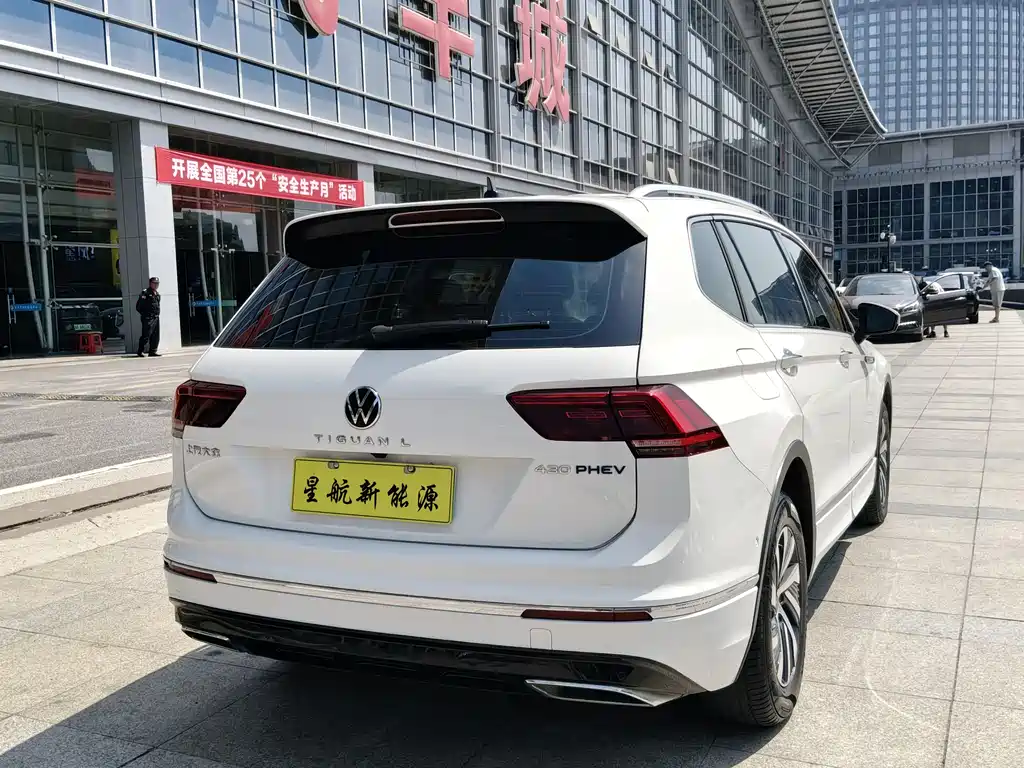 Volkswagen Tiguan L PHEV 2021 — фото 4