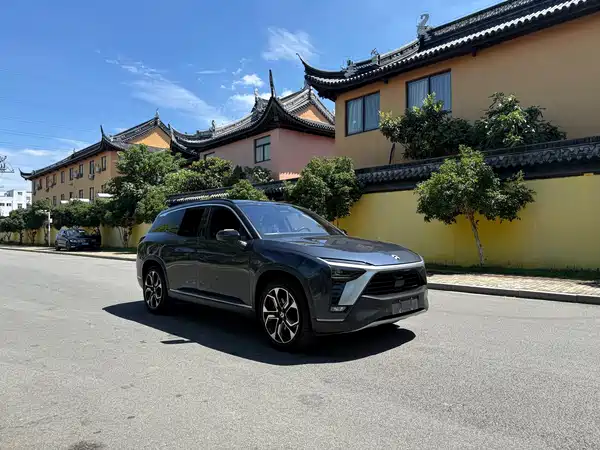 NIO ES8 2021