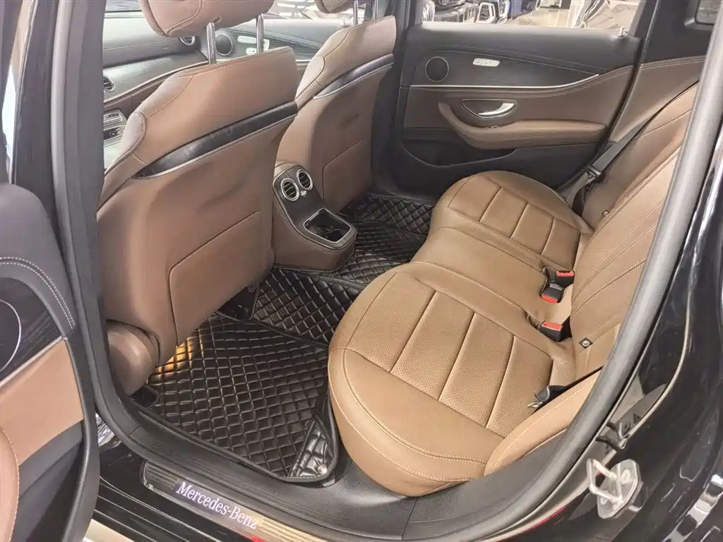 Mercedes-Benz E-Class 2023 — фото 15