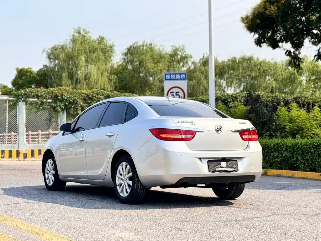 Buick Excelle 2011 — фото 17