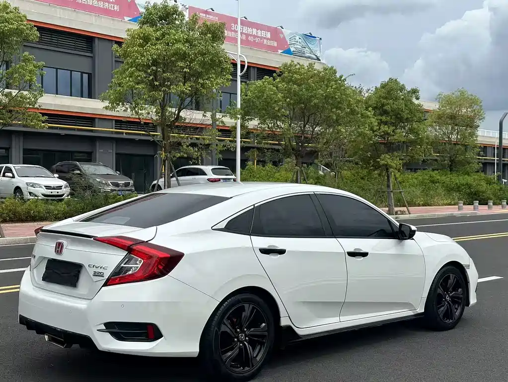 Honda Civic 2020 — фото 9