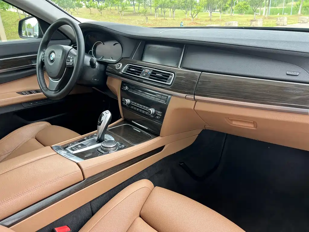 BMW 7 Series 2016 — фото 14