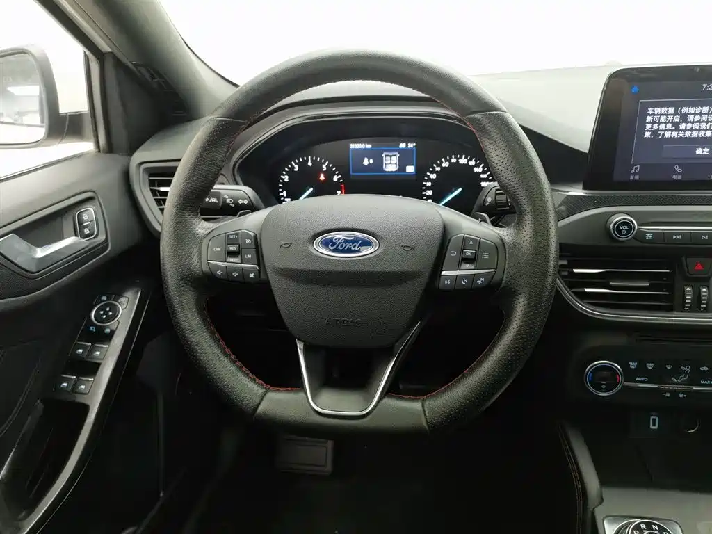 Ford Focus 2020 — фото 11