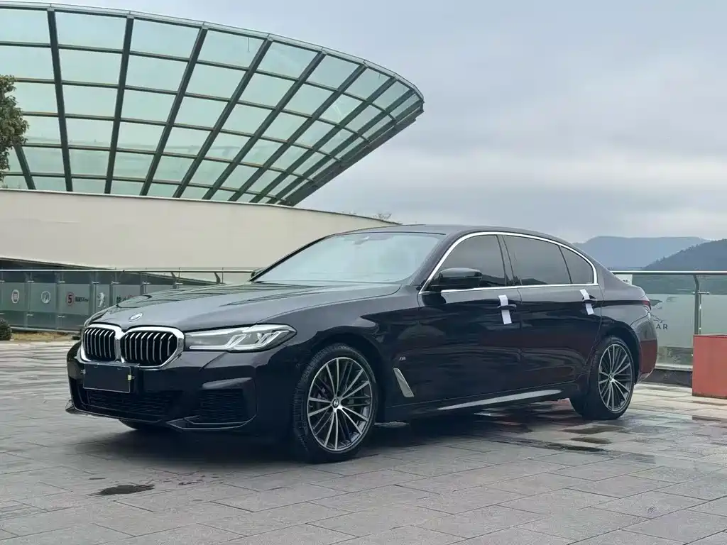 BMW 5 Series 2023 — фото 1