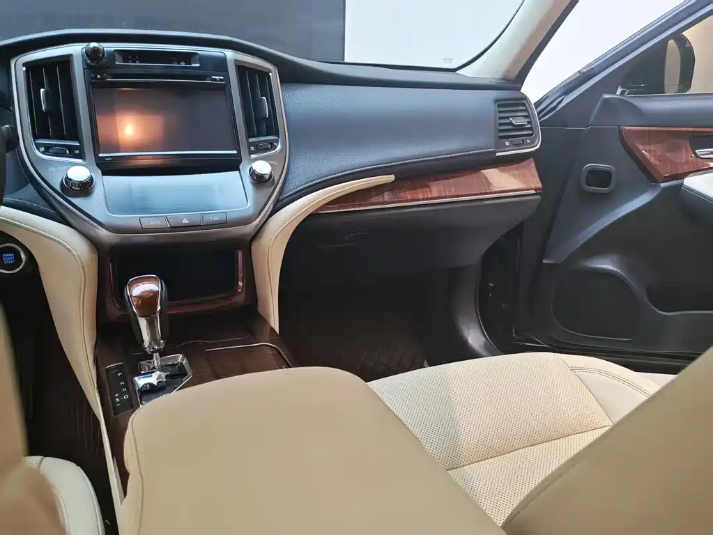 Toyota Crown 2017 — фото 15