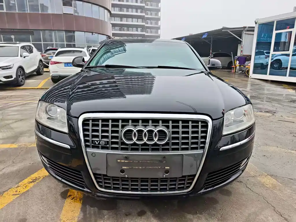 Audi A8 2010 — фото 2