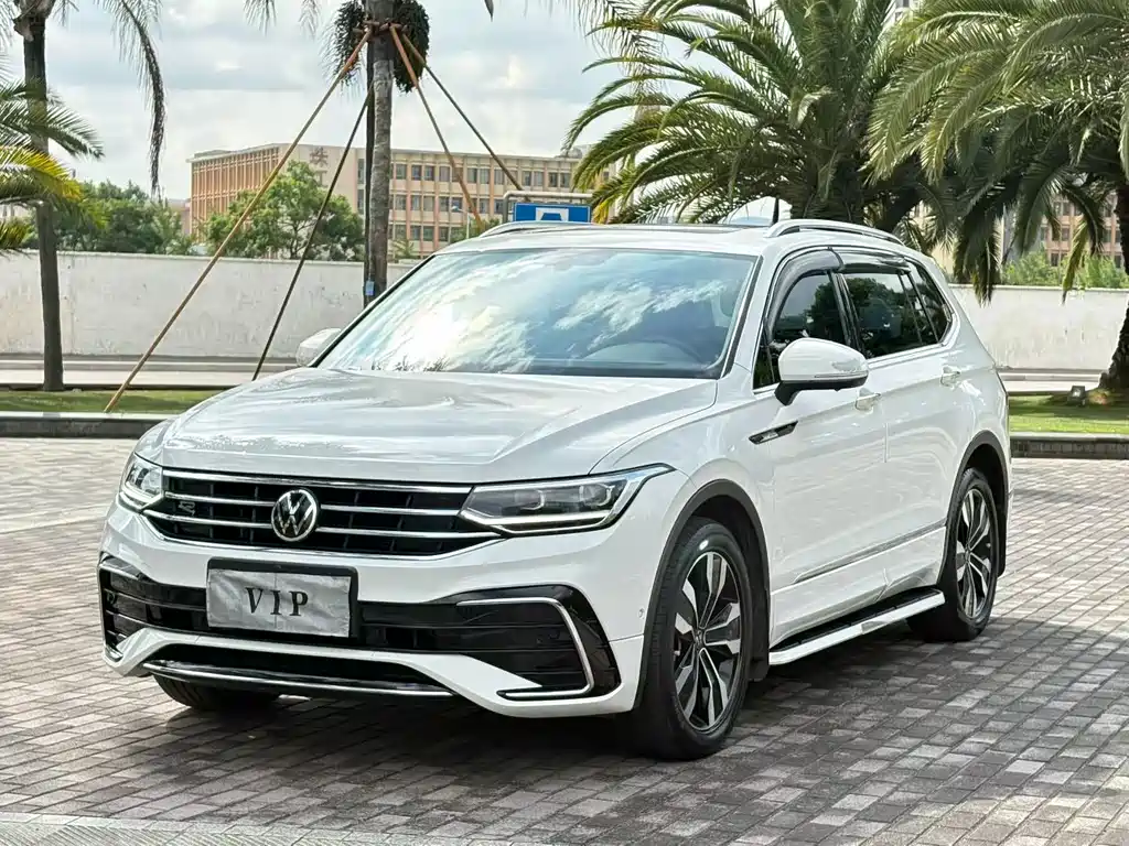 Volkswagen Tiguan L 2022 — фото 1
