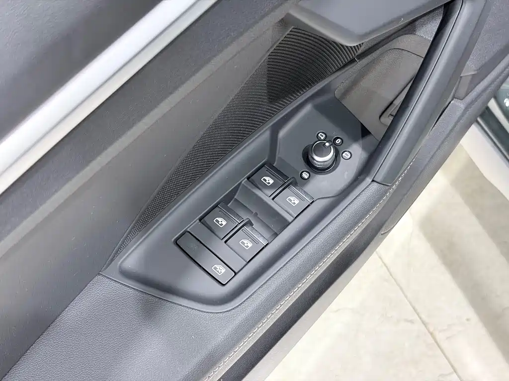 Audi A3 2023 — фото 10