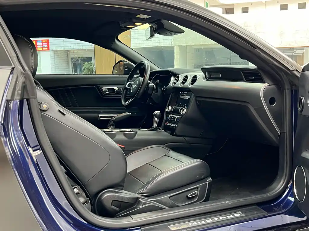 Ford Mustang 2020 — фото 16