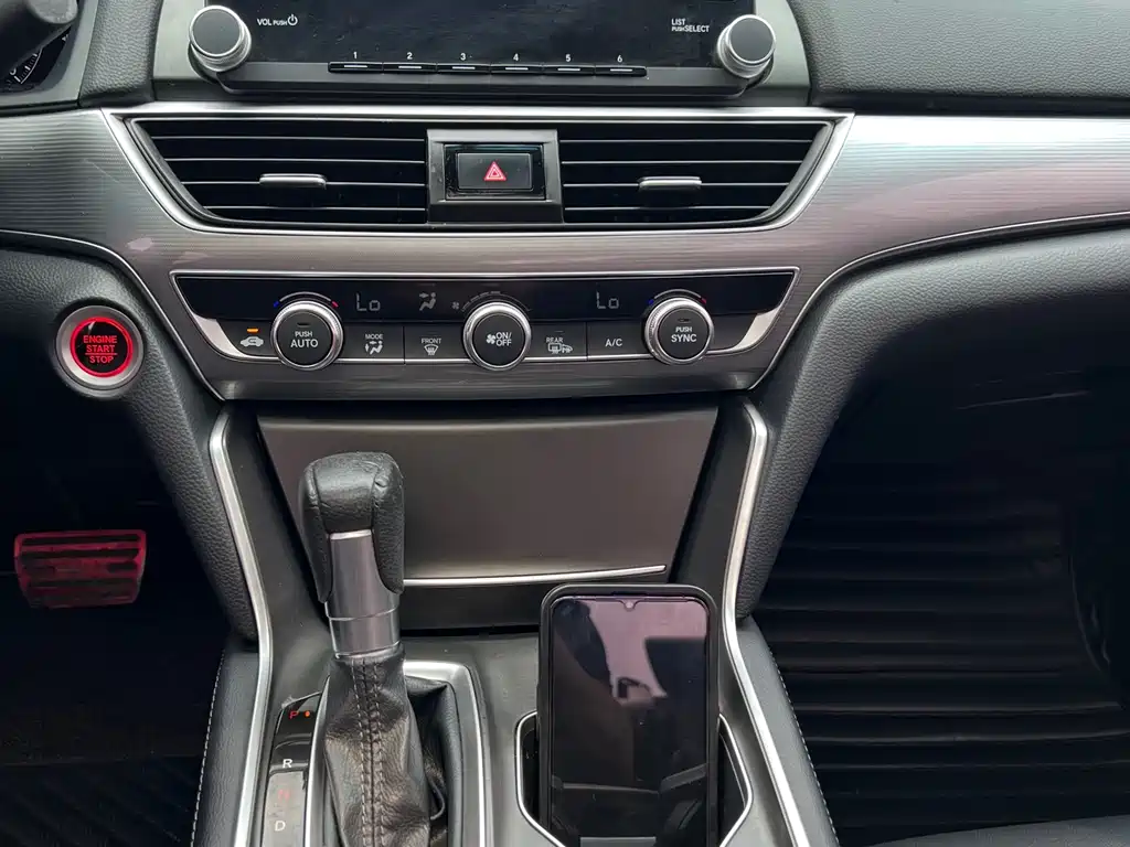 Honda Accord 2020 — фото 13