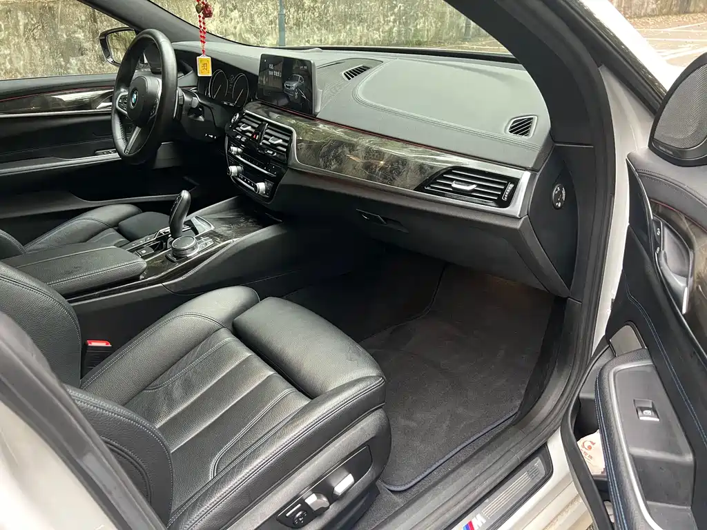 BMW 6 Series GT 2018 — фото 12