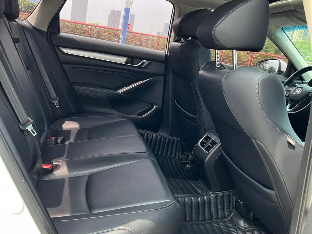 Honda Accord 2020 — фото 10
