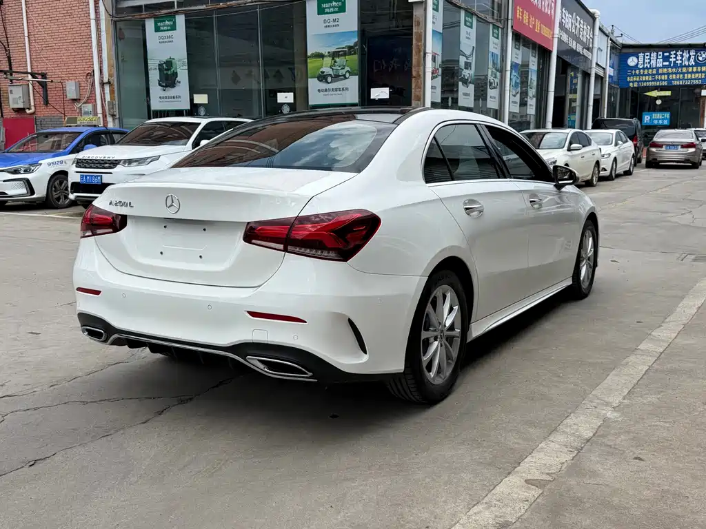 Mercedes-Benz A-Class 2019 — фото 12