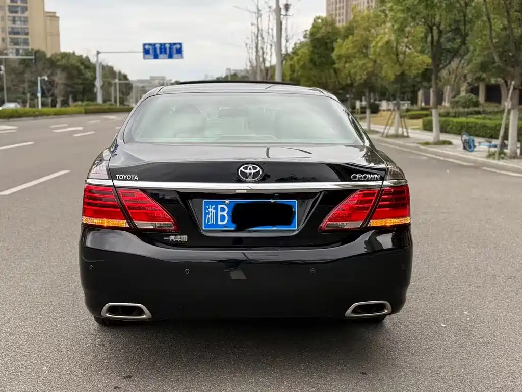 Toyota Crown 2014 — фото 12
