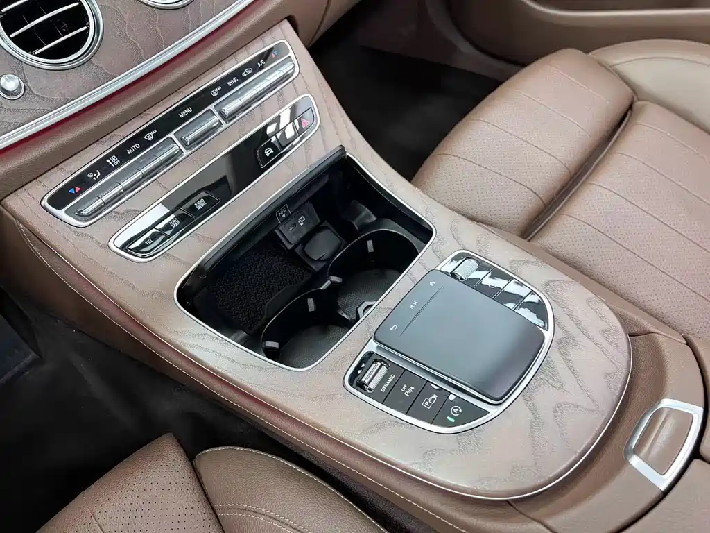 Mercedes-Benz E-Class 2022 — фото 30