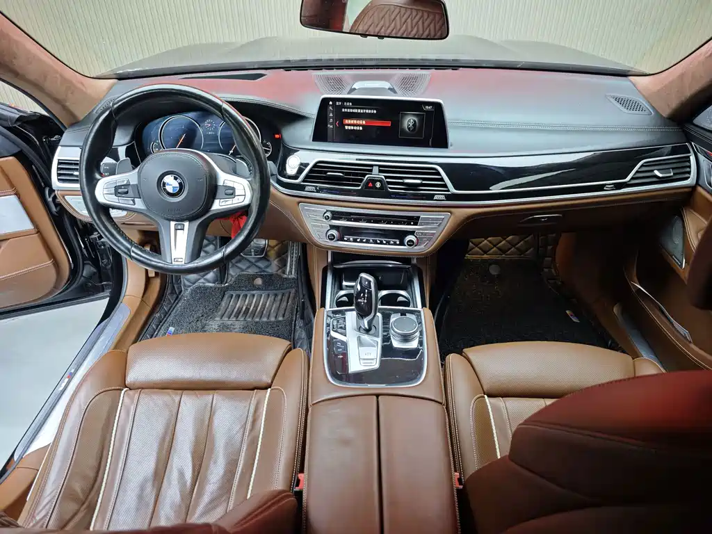 BMW 7 Series 2019 — фото 12