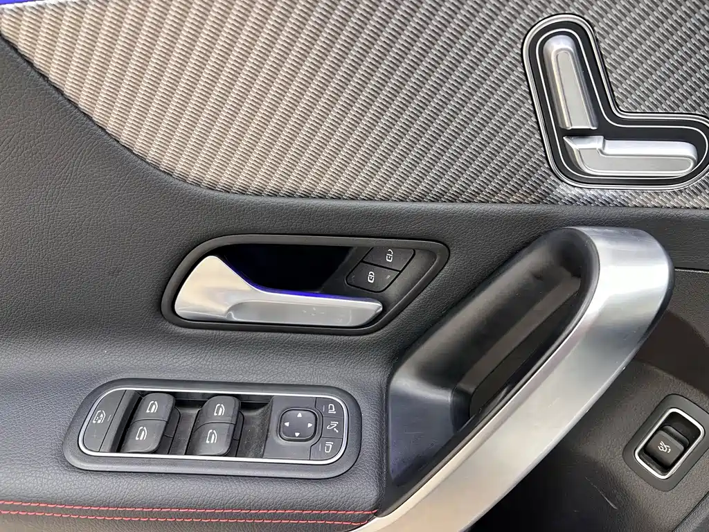Mercedes-Benz A-Class 2023 — фото 12