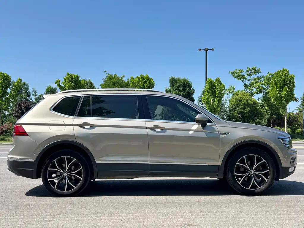 Volkswagen Tiguan L 2017 — фото 4