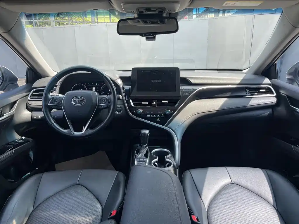 Toyota Camry 2023 — фото 6
