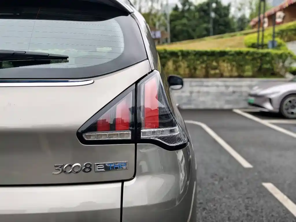Peugeot 3008 2016 — фото 32