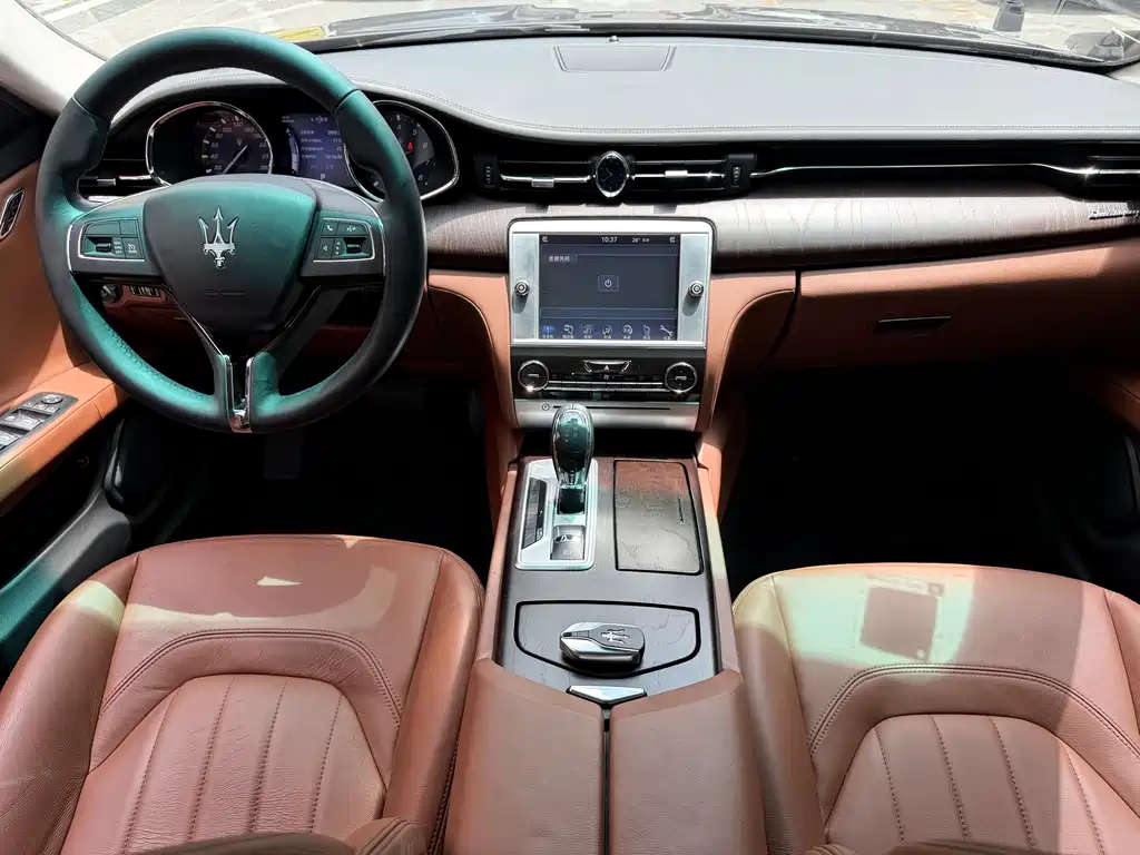 Maserati Quattroporte 2015 — фото 14