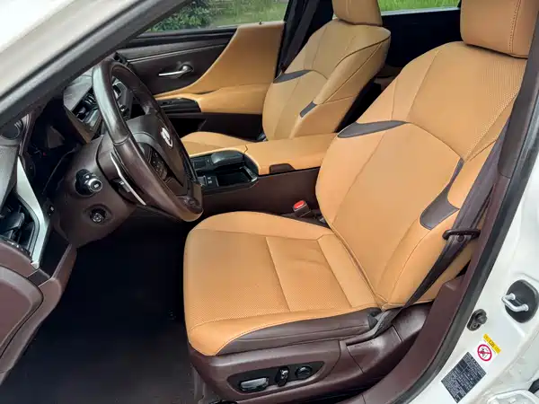 Lexus ES 2019