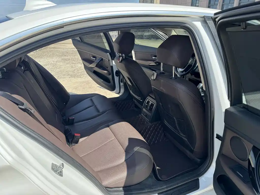 BMW 3 Series 2019 — фото 13