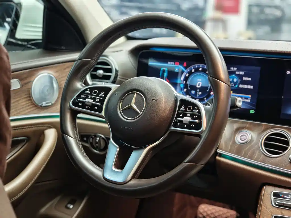 Mercedes-Benz E-Class 2019 — фото 11
