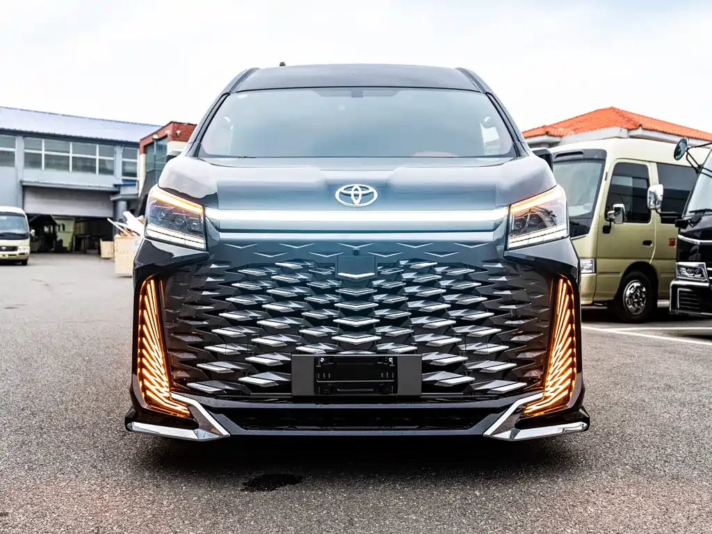Toyota Hiace — фото 1