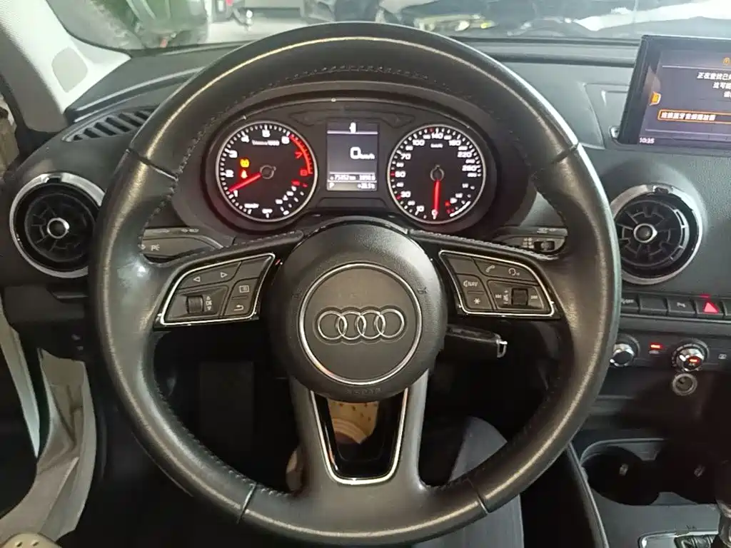 Audi A3 2018 — фото 11