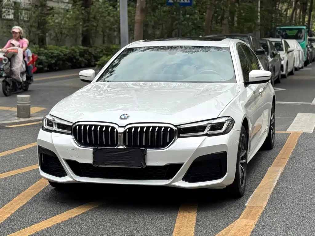 BMW 5 Series 2022 — фото 13