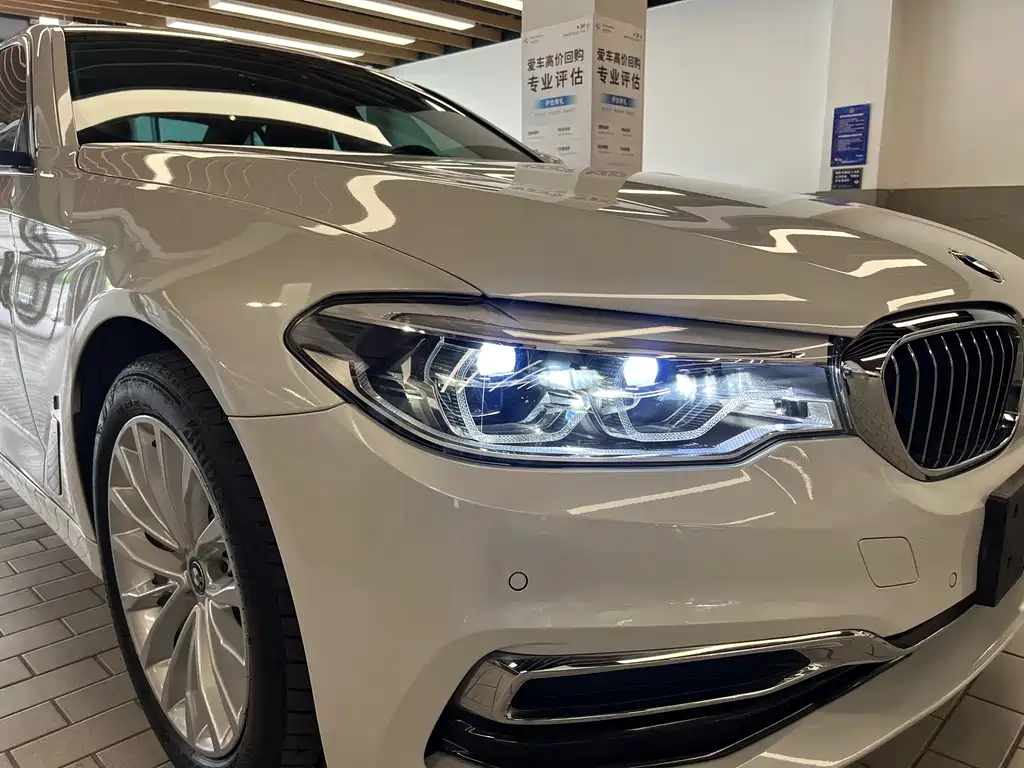 BMW 5 Series New Energy 2019 — фото 23