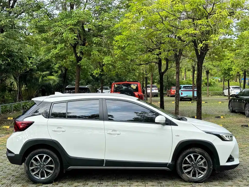 Toyota Yaris L 2022 — фото 10