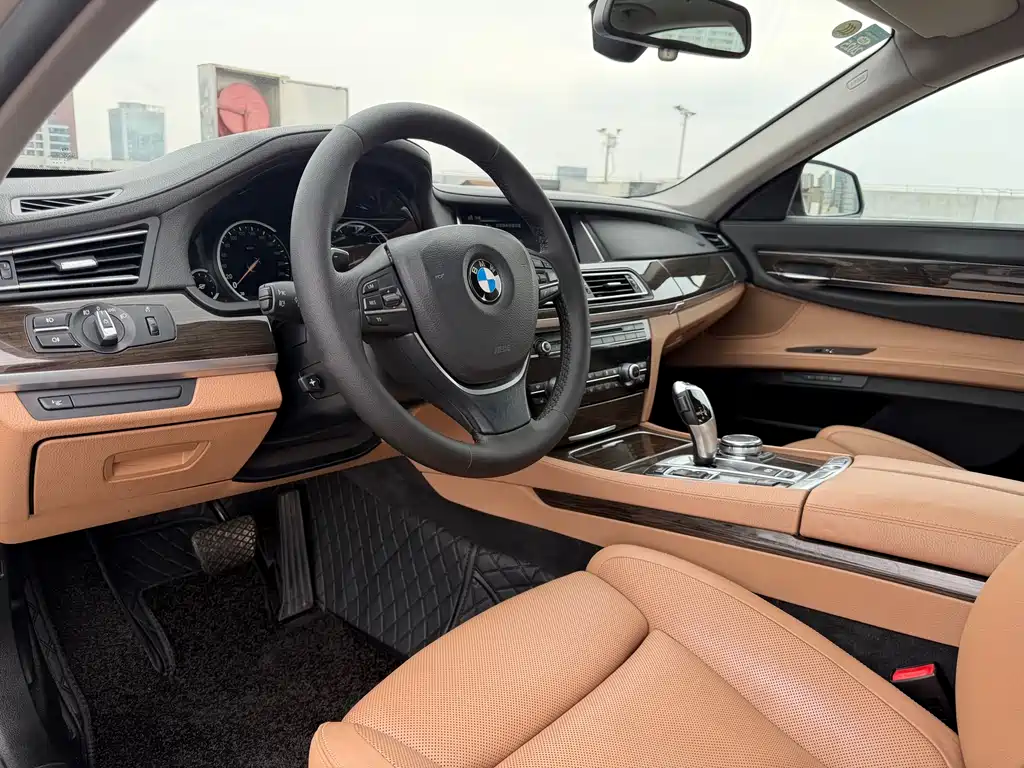 BMW 7 Series 2015 — фото 9