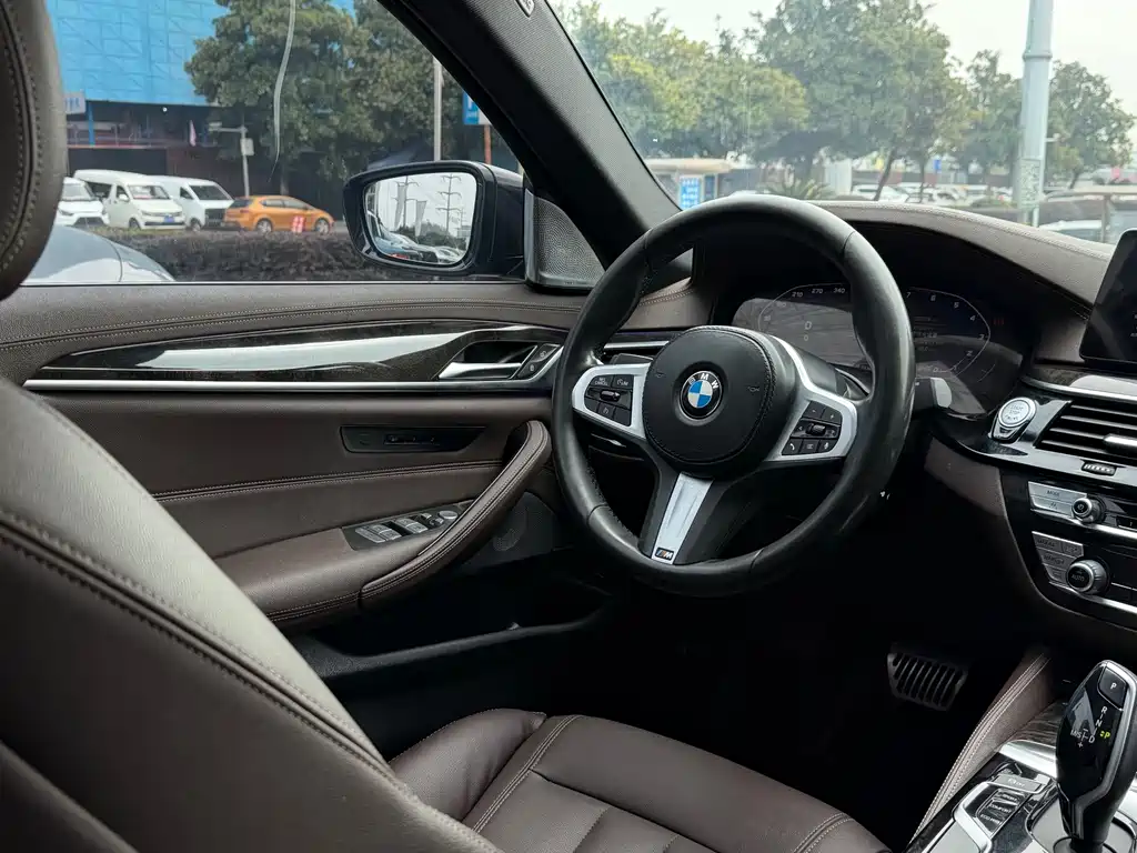 BMW 5 Series 2020 — фото 16