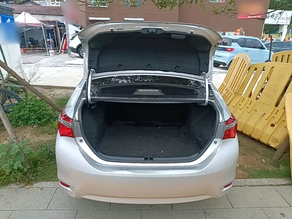 Toyota Corolla 2017 — фото 19