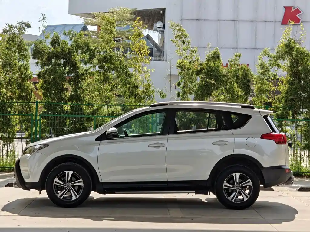 Toyota RAV4 2016 — фото 3