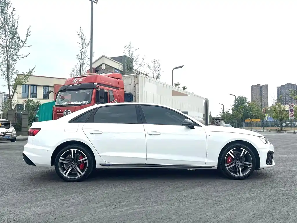 Audi A4L 2023 — фото 11