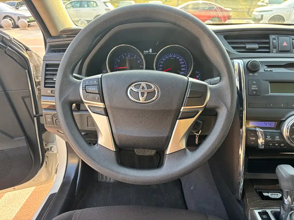 Toyota Reiz 2015 — фото 4