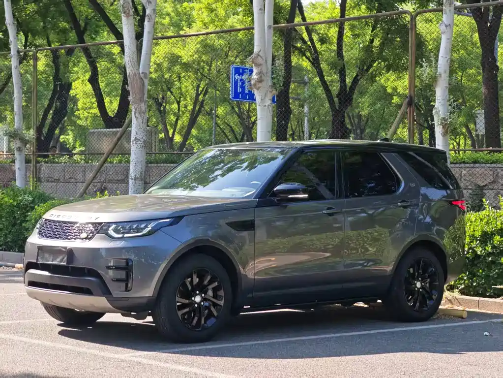 Land Rover Discovery 2018 — фото 1
