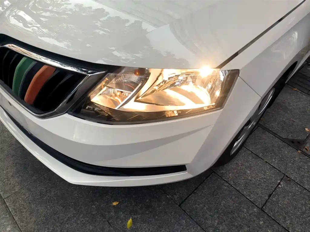 Skoda Rapid Spaceback 2020 — фото 24