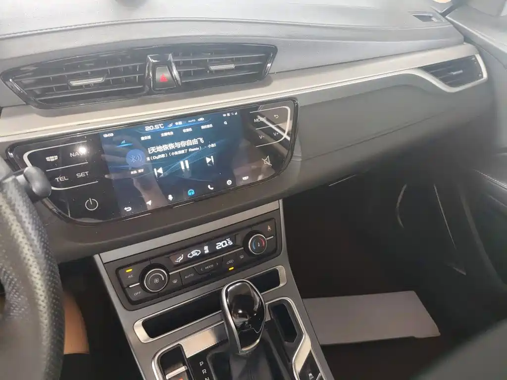 Geely Emgrand 2018 — фото 10
