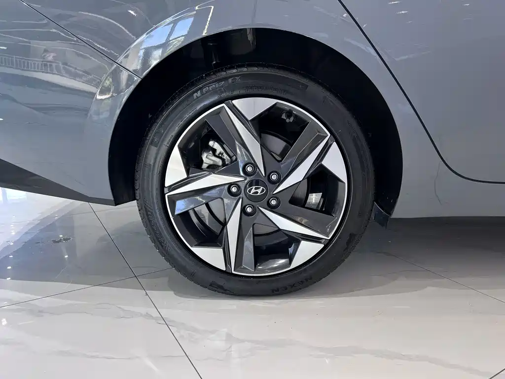 Hyundai Elantra 2022 — фото 19