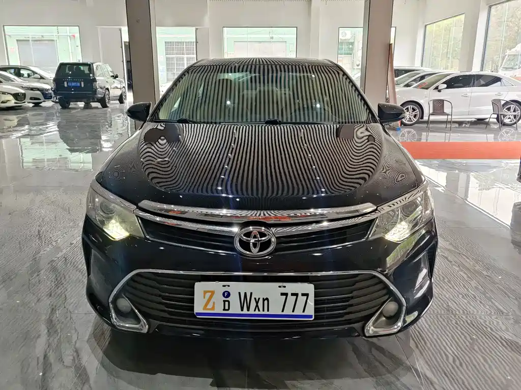 Toyota Camry 2015 — фото 2