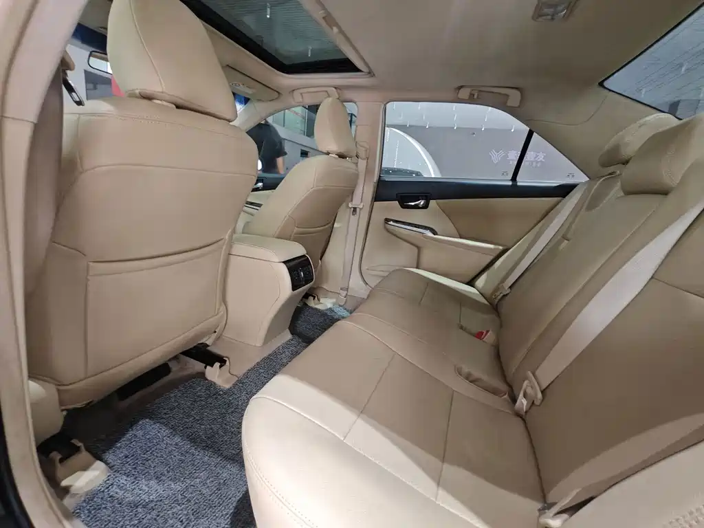 Toyota Camry 2015 — фото 21