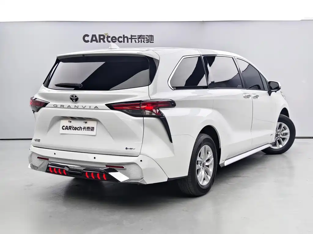 Toyota Sienna 2024